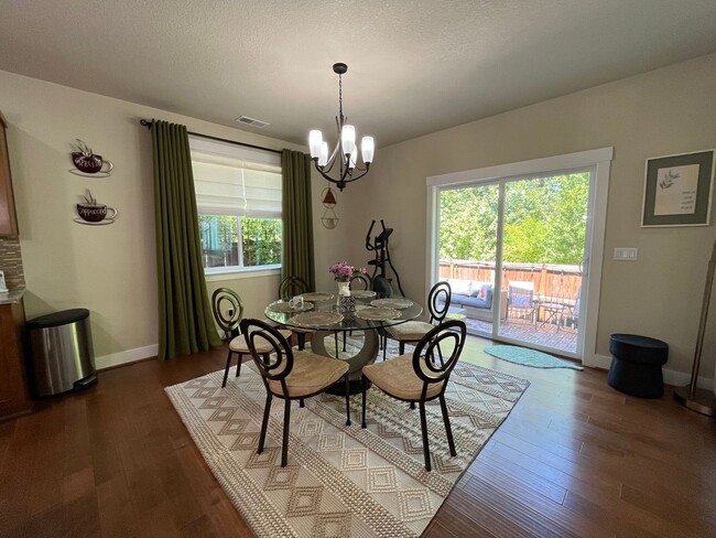 Building Photo - Beautiful 4Bd + 2Ba With Gorgeous Green Vi...