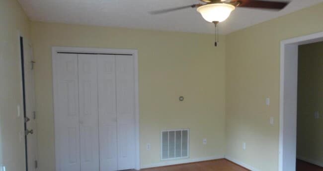 Building Photo - 202 Park Ave