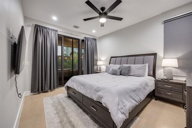 Building Photo - 3610 Thompson St