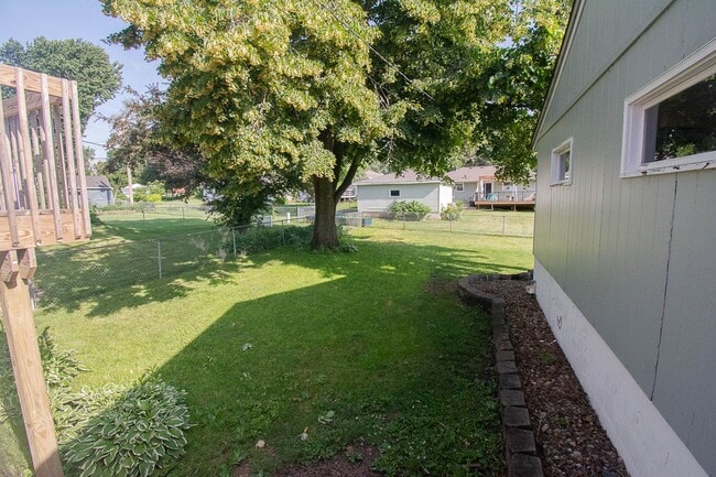Building Photo - Cape Cod style home - completely updated throughout!