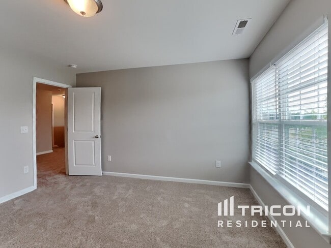 Building Photo - 151 N Great White Way