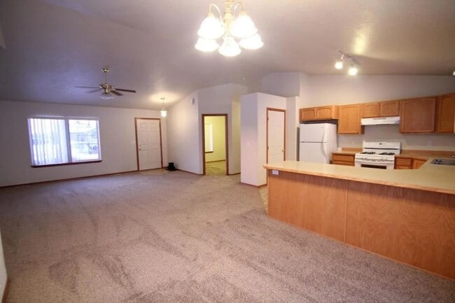 Building Photo - Charming Rancher for Rent in Sunshine Meadows