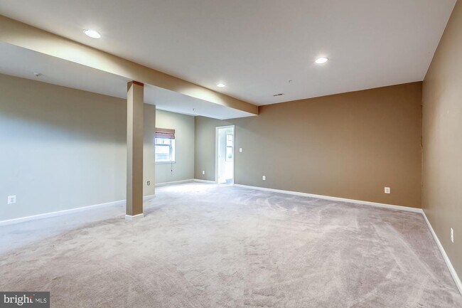 Building Photo - 8844 Song Sparrow Dr