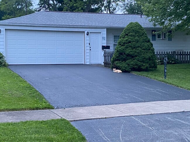 Building Photo - 64 N Beverly Ave