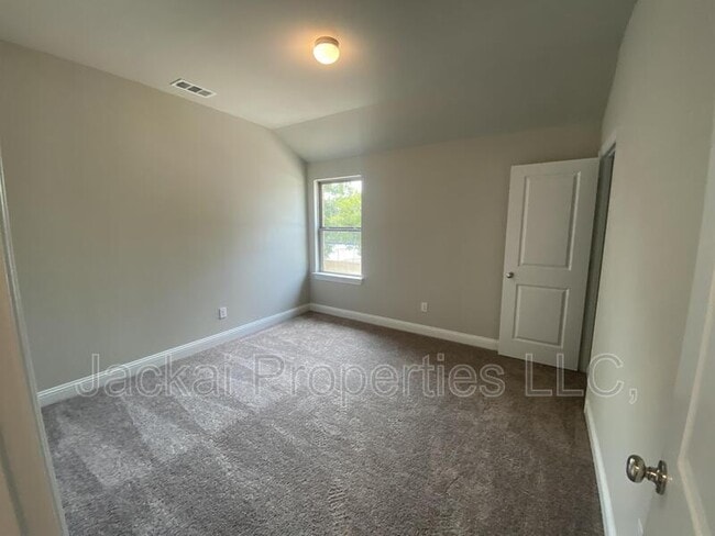 Building Photo - 801 Ponds Edge Ln