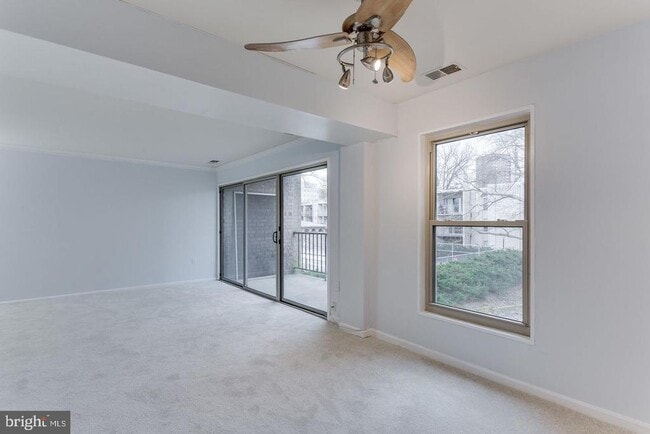 Building Photo - 26 Canterbury Square