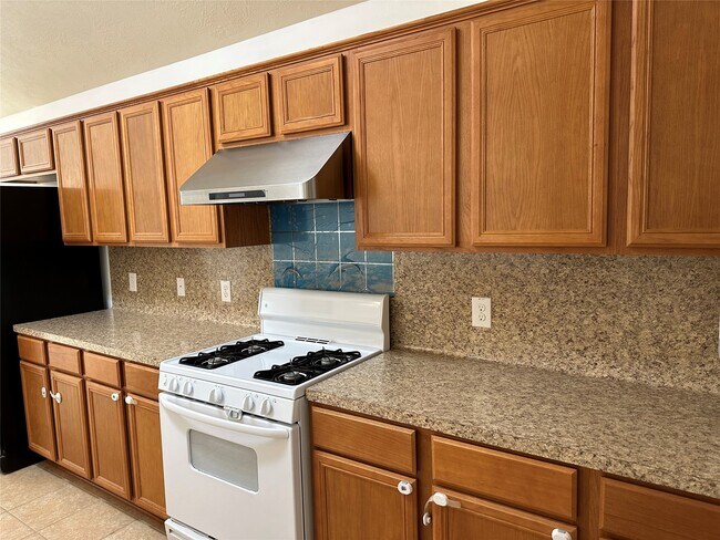 Building Photo - 22206 Oceanic Dr