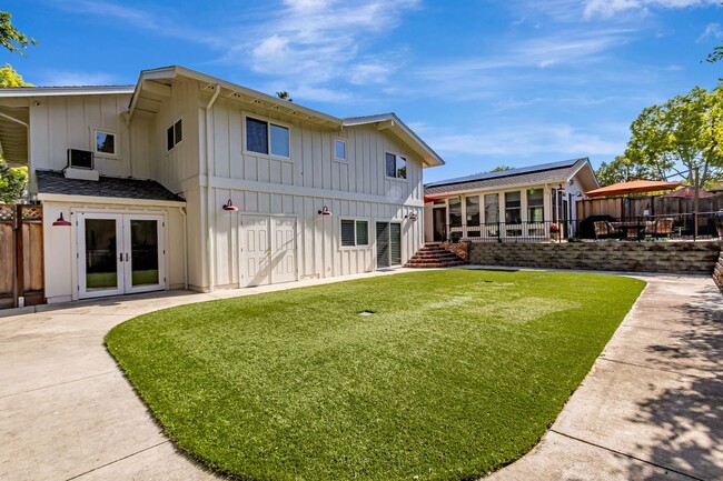Building Photo - Executive Almaden Valley Home