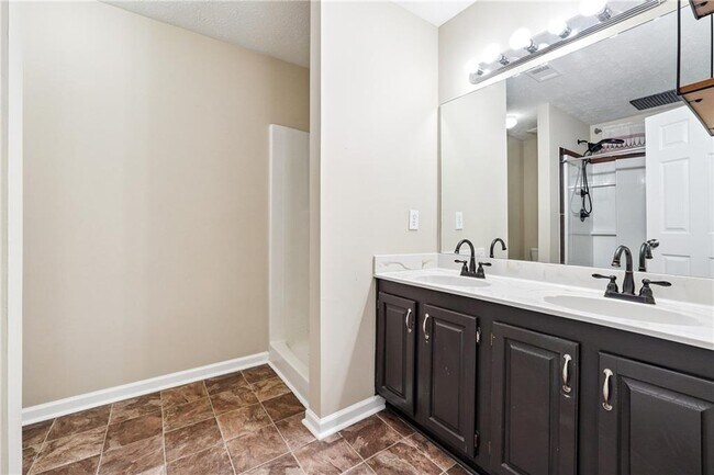 Building Photo - 1425 Shamrock Hill Cir
