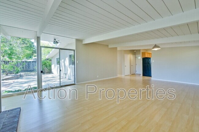 Building Photo - 3974 Duncan Pl