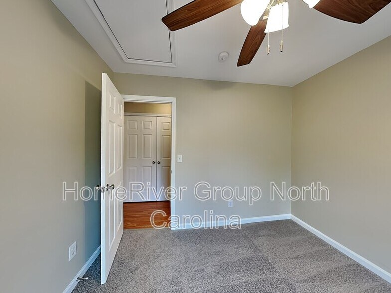Building Photo - 822 Banner Oak Ct