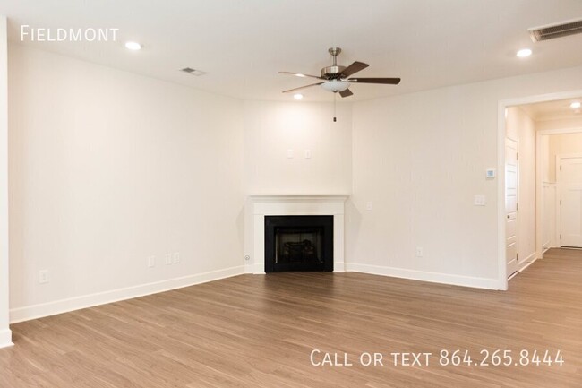 Building Photo - Like-New Townhome with a Fence & Garage!