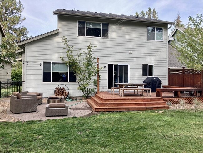 Primary Photo - Beautifully updated 3 BR on west side of Bend