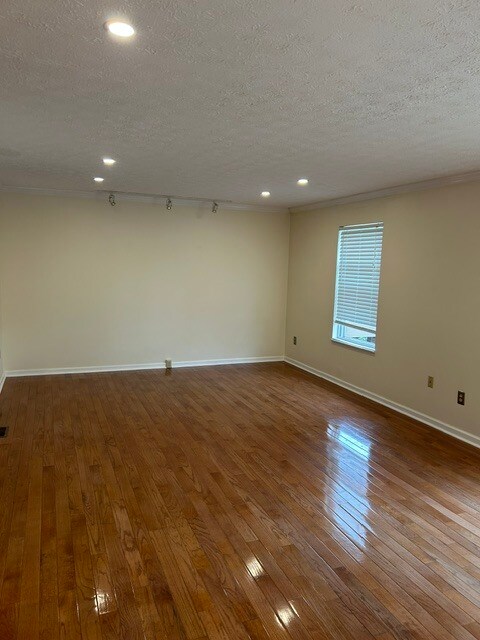 Building Photo - 152 Villa Dr