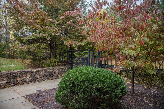 Building Photo - 2 Bedroom/ 2 bath - entry level END UNIT with side balcony & upgraded kitchen and bathrooms- only...