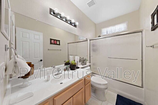 Building Photo - 754 Zaphiro Ct