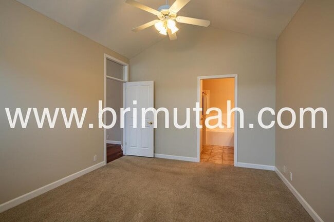 Building Photo - 602 E Land Rush Dr