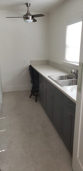 Building Photo - 1510 S Van Ness Ave