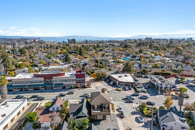 Building Photo - 1332-1332 Mission St
