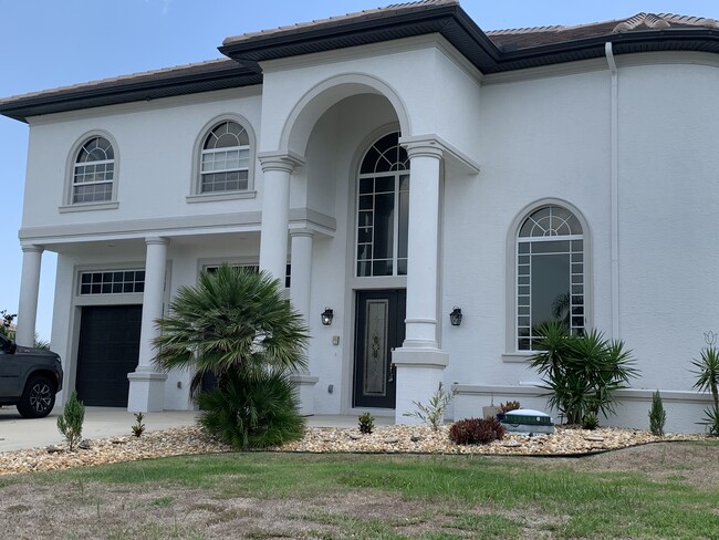 Building Photo - 17 Mahoe Dr S