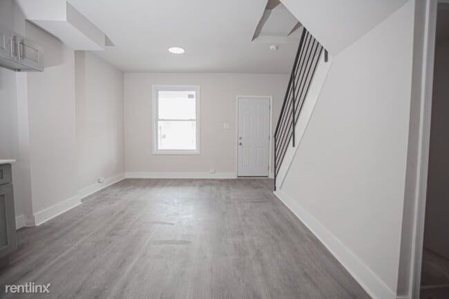 Building Photo - 1 br, 1 bath Condo - 1109 W Lehigh Ave