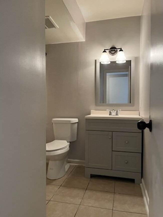 Building Photo - 6015 Warm Springs Ct