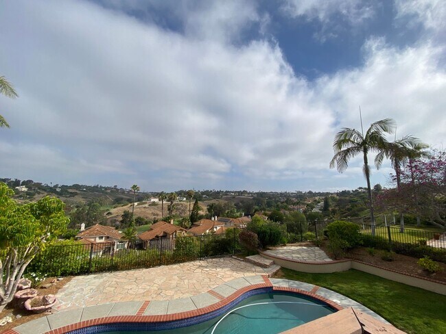 Building Photo - Gorgeous 4 Bedroom, 3 bathroom Home with private Pool!
