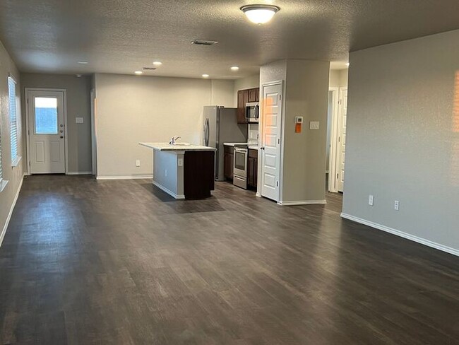 Building Photo - *Valentine's Day Promotion!* Three Bedroom...