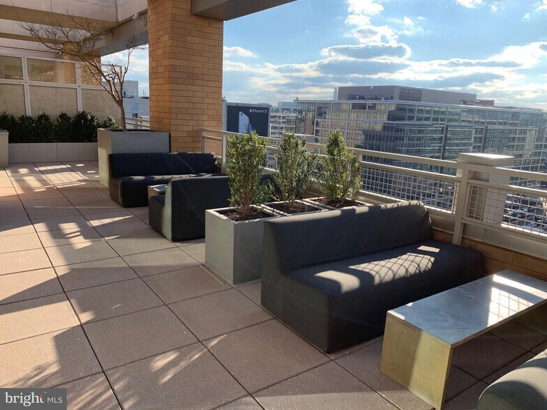 Building Photo - 475 K St NW