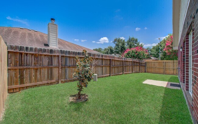 Building Photo - 2518 Trotter Dr