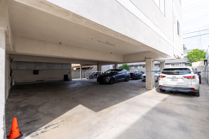 Building Photo - 1758 N Alexandria Ave