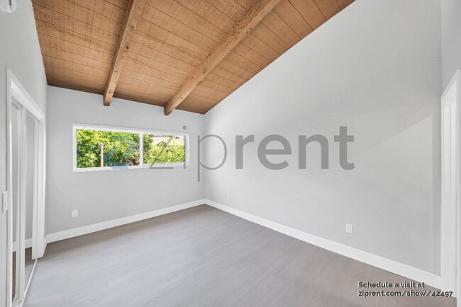 Building Photo - 10950 Saticoy St