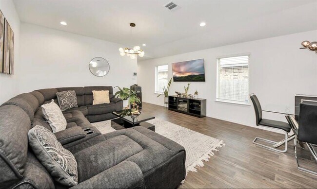 Building Photo - 14634 Cyn Pnes Ln