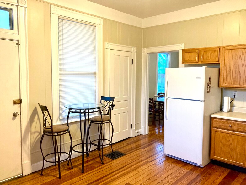 Building Photo - 222 E 18th St