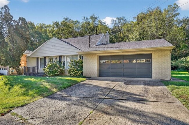 Primary Photo - 546 Roseland Ave