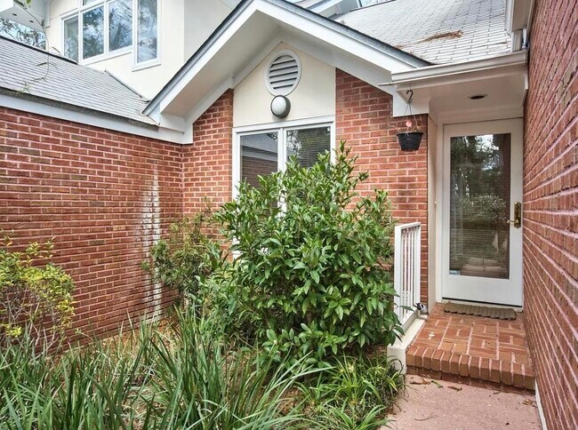 Building Photo - 842 Santa Rosa Dr