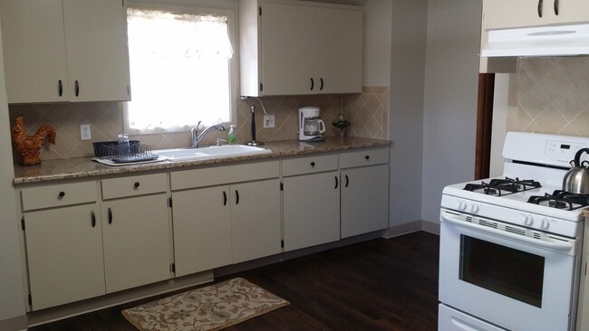 Building Photo - 3-Bedroom Bungalow in Newberg near GFU and...