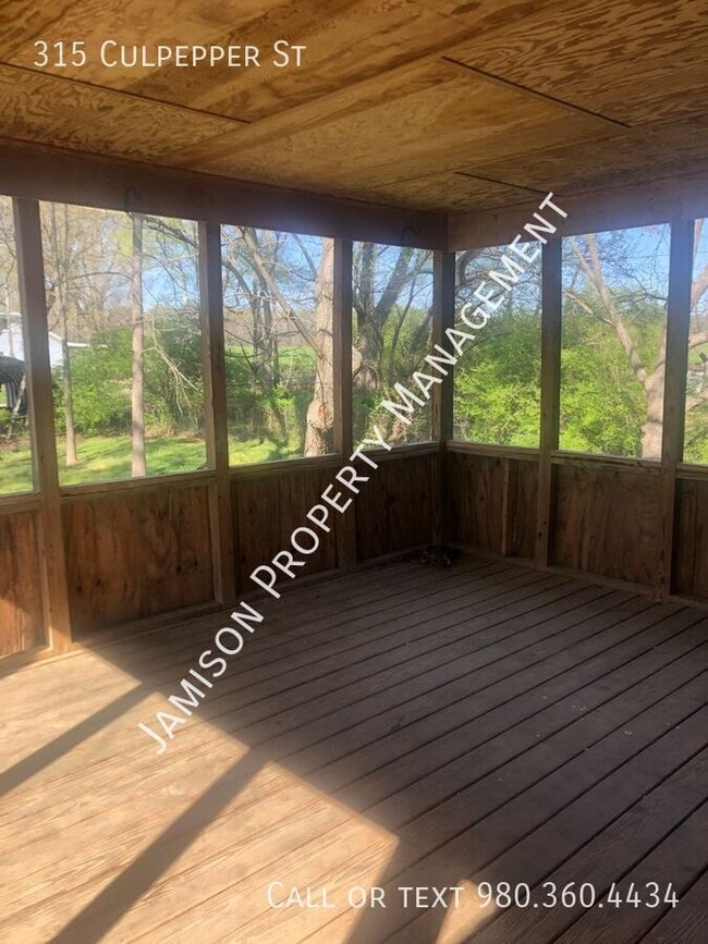 Building Photo - 315 Culpepper St