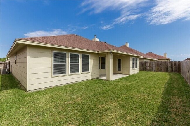 Building Photo - *No Application Fee* $500 Off 1st Month - ...