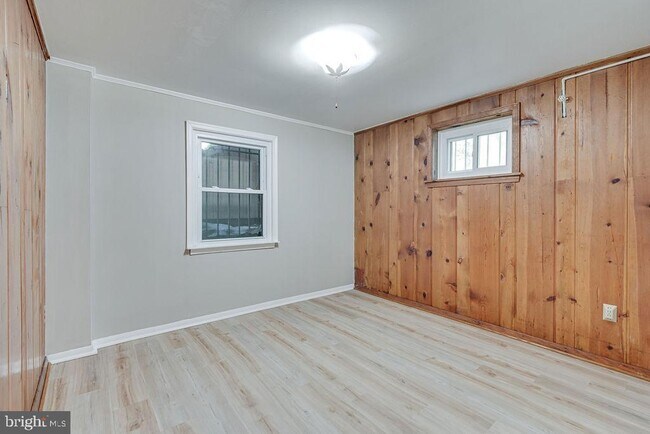 Building Photo - 869 Patrick Henry Dr
