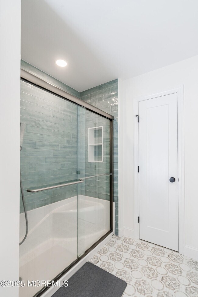 Building Photo - 1561 Scranton Ave