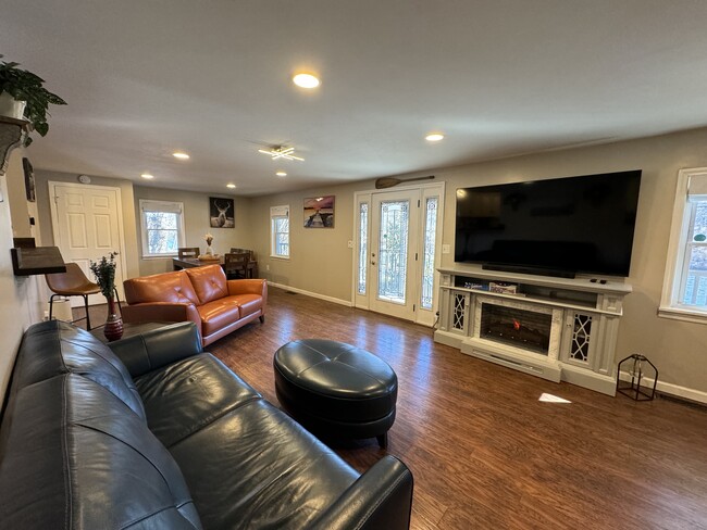 Building Photo - 312 Lehigh Dr