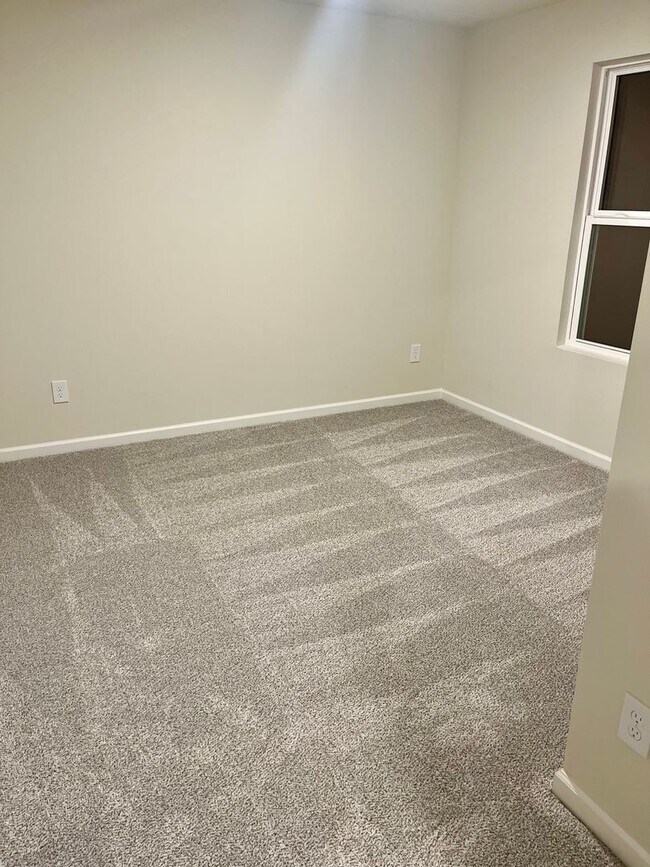 Building Photo - Newer Construction Home!