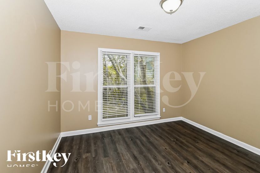 Building Photo - 844 Tropicana Dr E