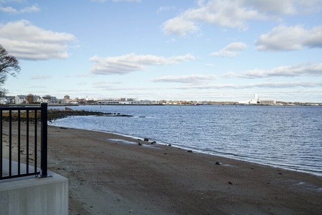 Building Photo - 2 Messervy St