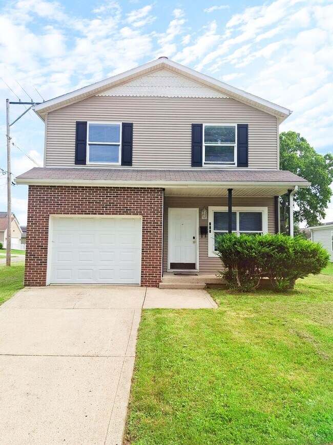 Building Photo - For Rent: Spacious 4-Bedroom, 2-Bathroom Home — Available Now!