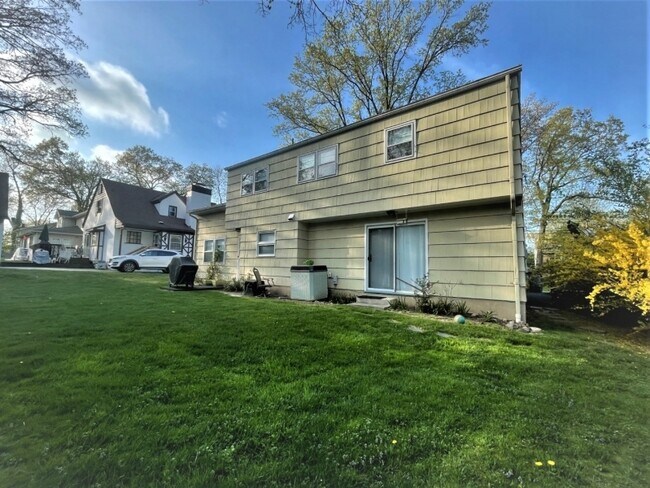 Building Photo - 33 Berkeley Pl