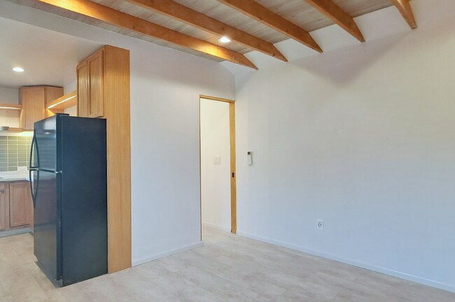 Building Photo - 1643 W 48th St