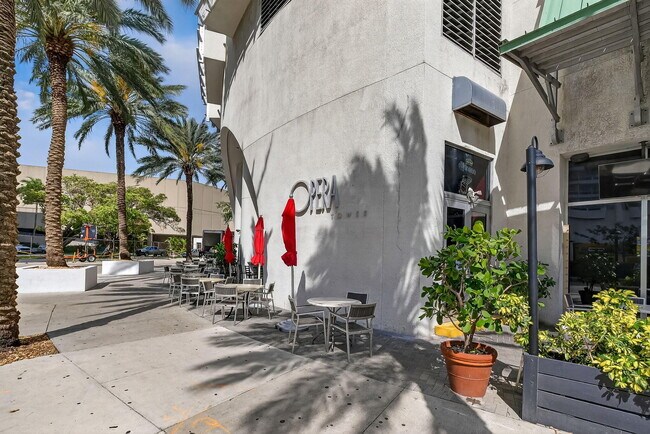 Building Photo - 1750 N Bayshore Dr