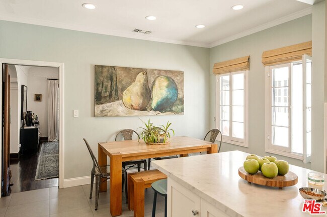 Building Photo - 144 S Orange Dr